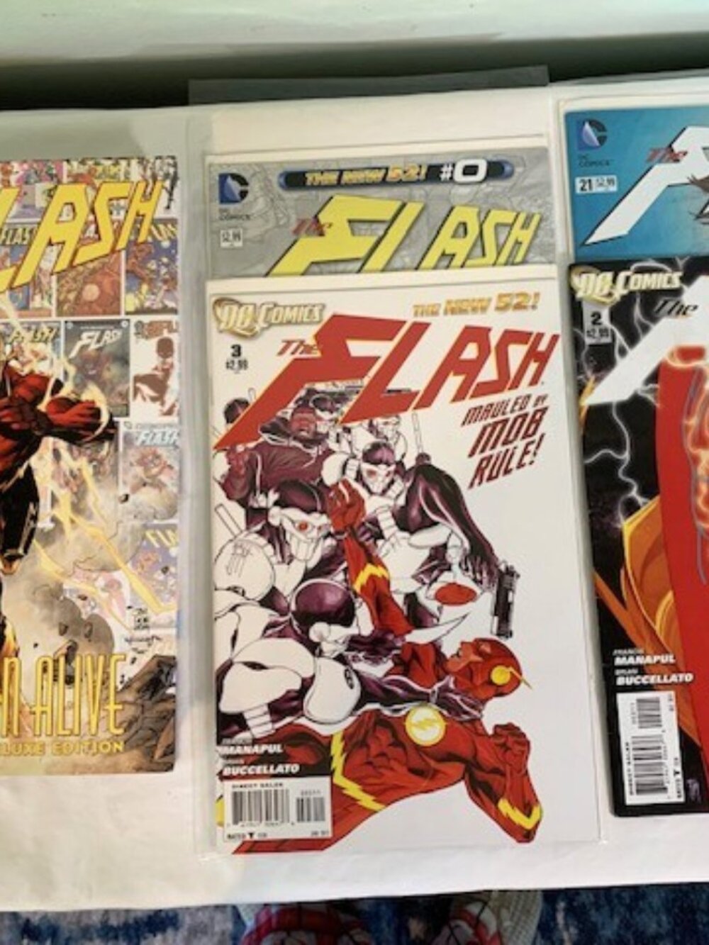 Detective Comics 80 Years of The Flash & 4 Comics